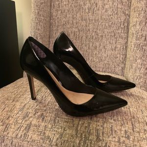 Schutz patent leather pumps